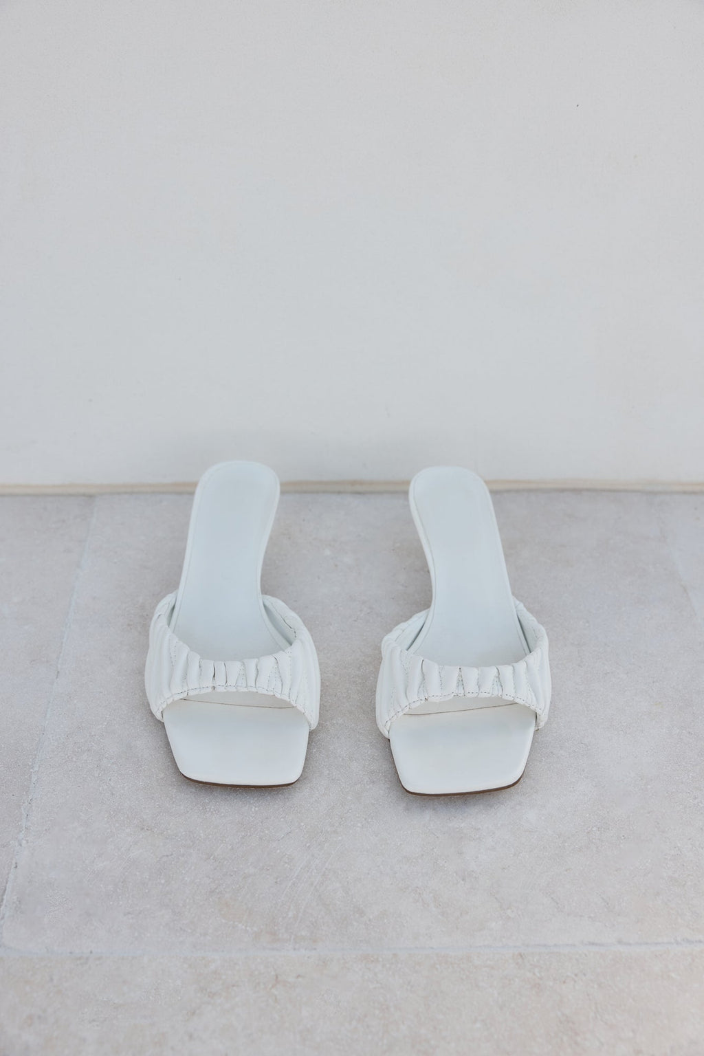 Pilar Heel White