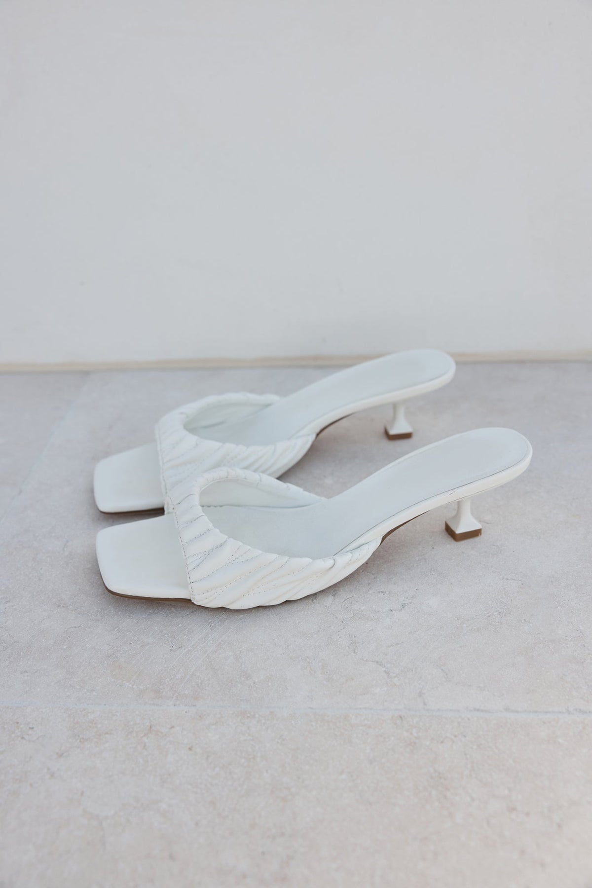 Pilar Heel White