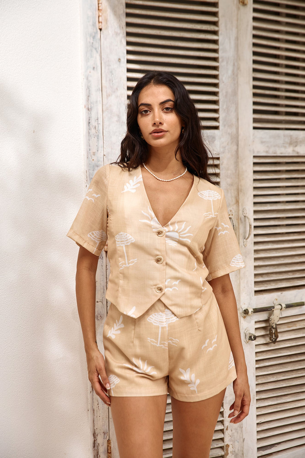 Shade Seeker Short Beige