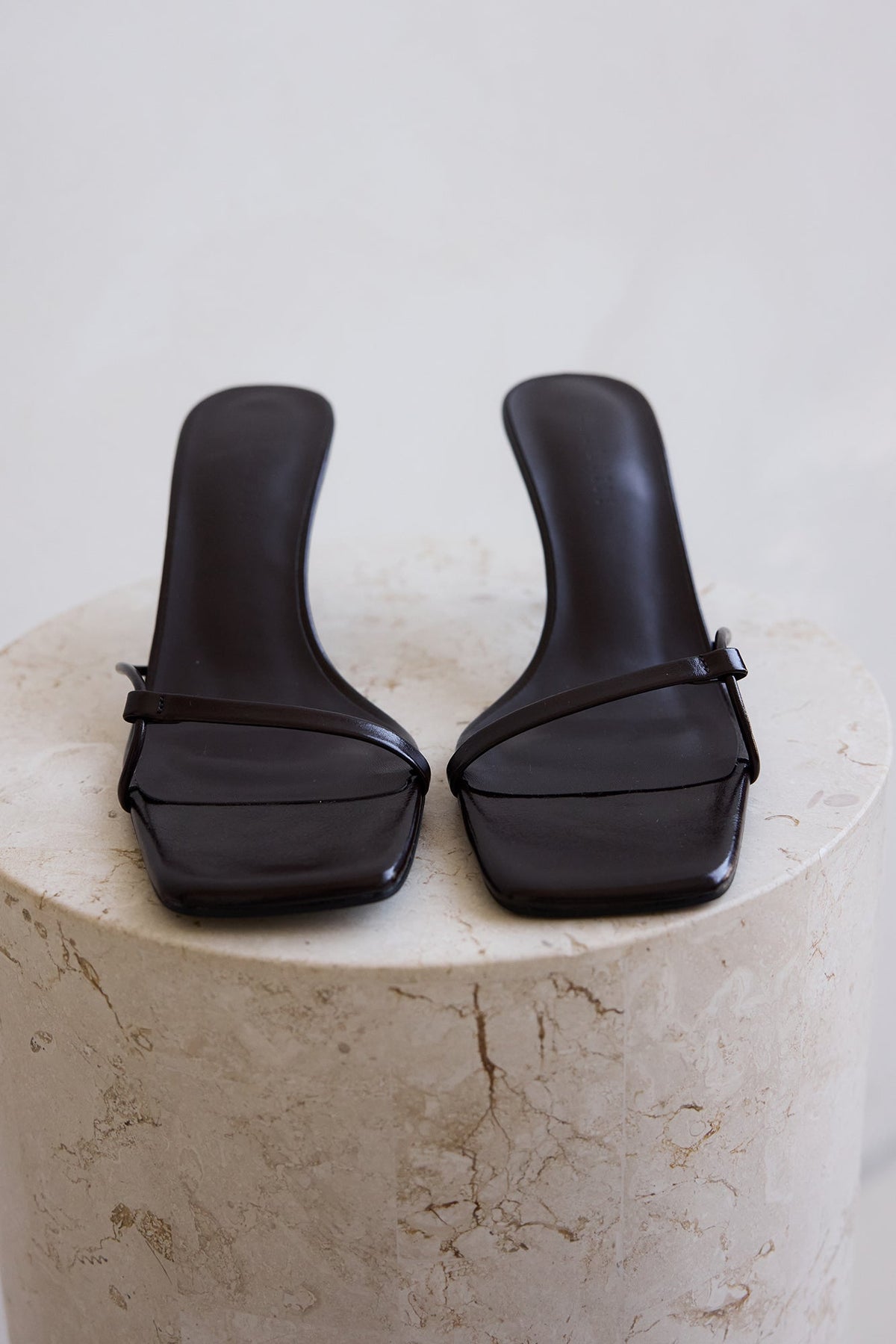 Nuri Heel Chocolate Shine